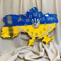 Настінний годинник з епоксидної смоли «Карта України»