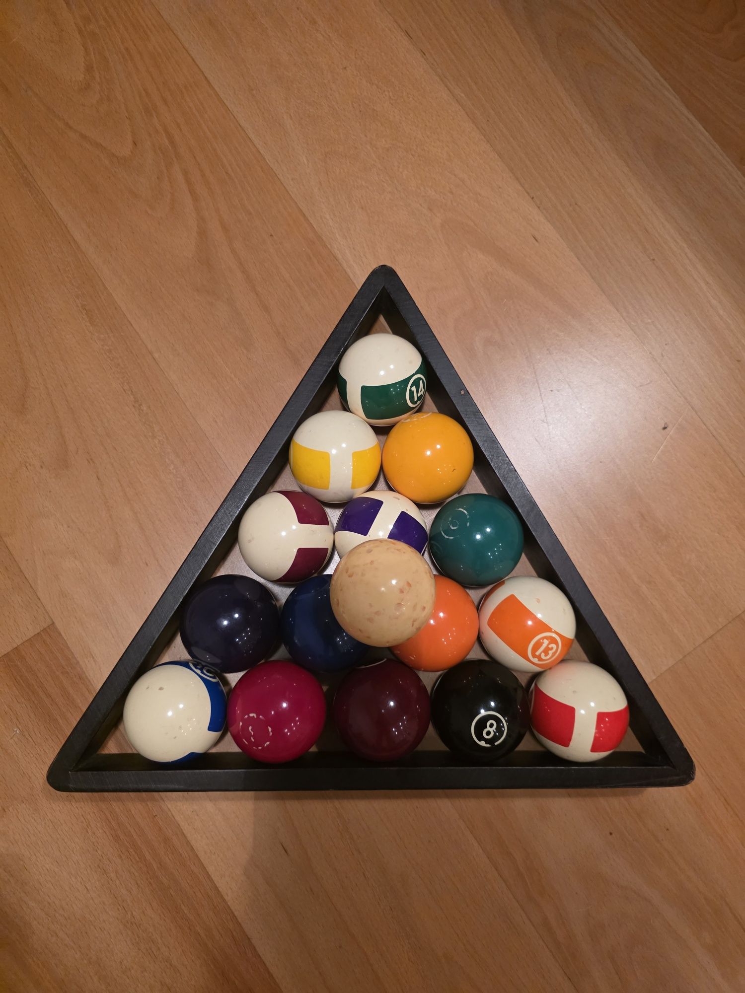 Mesa Snooker moderna em bom estado com tampo e peças para bilhar