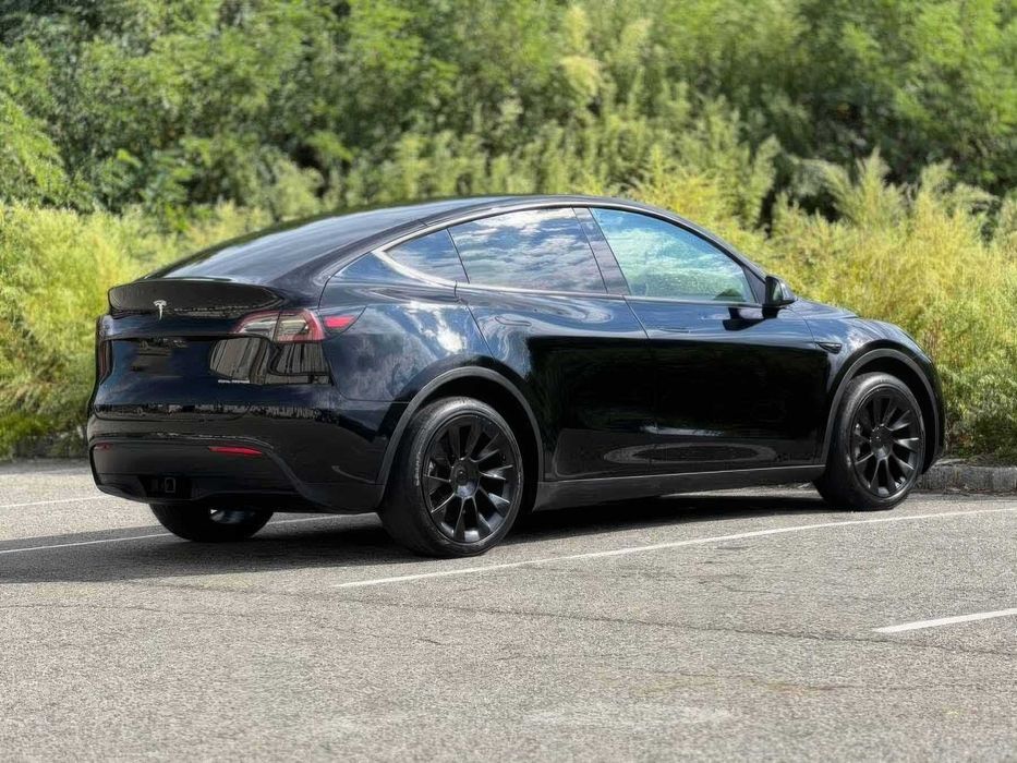Tesla Model Y Long Range      2022