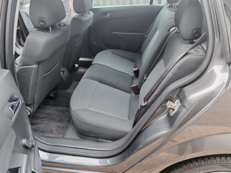 Opel astra 2010 не фарбована