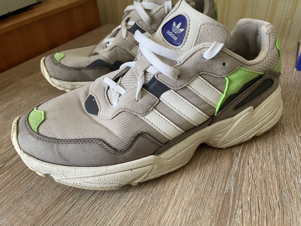 Продам кросівки Adidas Yung-96  Green 42.5 , оригінал