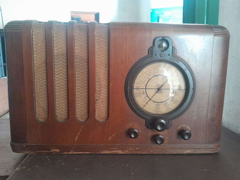 Rádio americano a válvulas Pilot G585B de 1935 - NÃO FUNCIONA