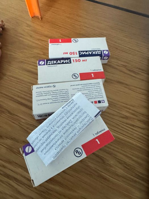 Pudełko z ulotką po DECARIS infekcje bakteryjne, odrobaczanie, pasożyt