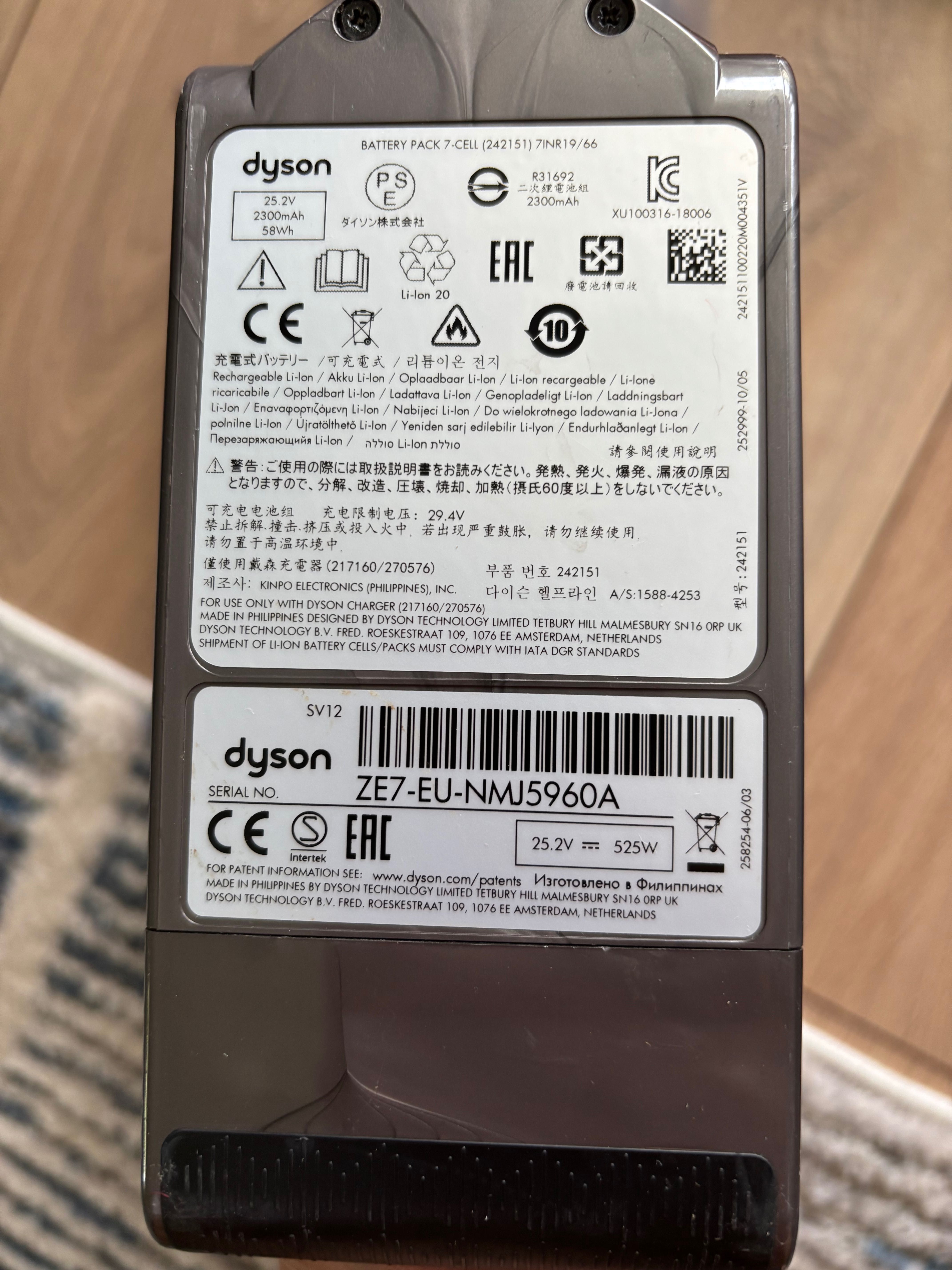 Dyson v10 absolute