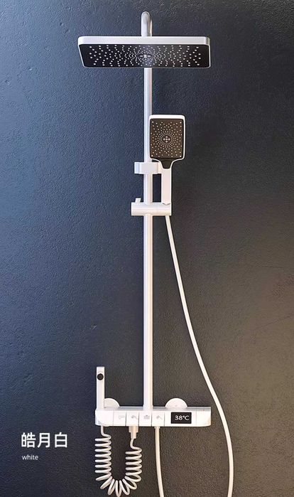 Душовий гарнітур  з термостатом та дісплеем білий