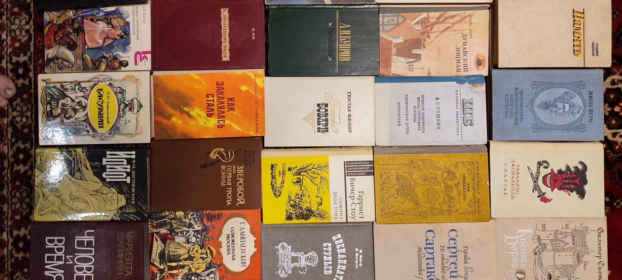 Продам книги б/у.Цены разные.Книги не все на фото,есть ещё