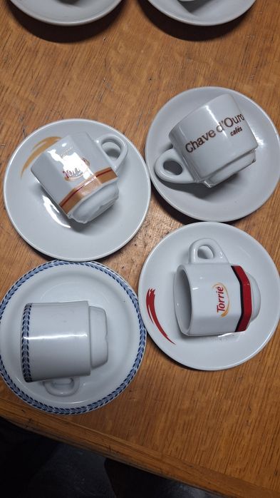 Várias chávenas de café