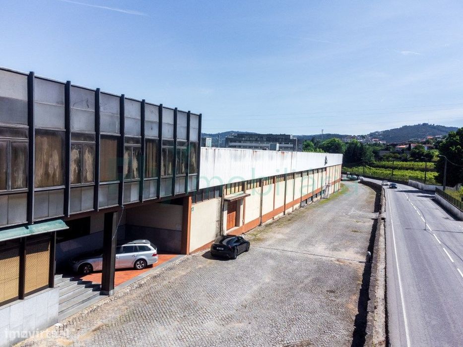 Pavilhão industrial na E.N. 106, Vizela