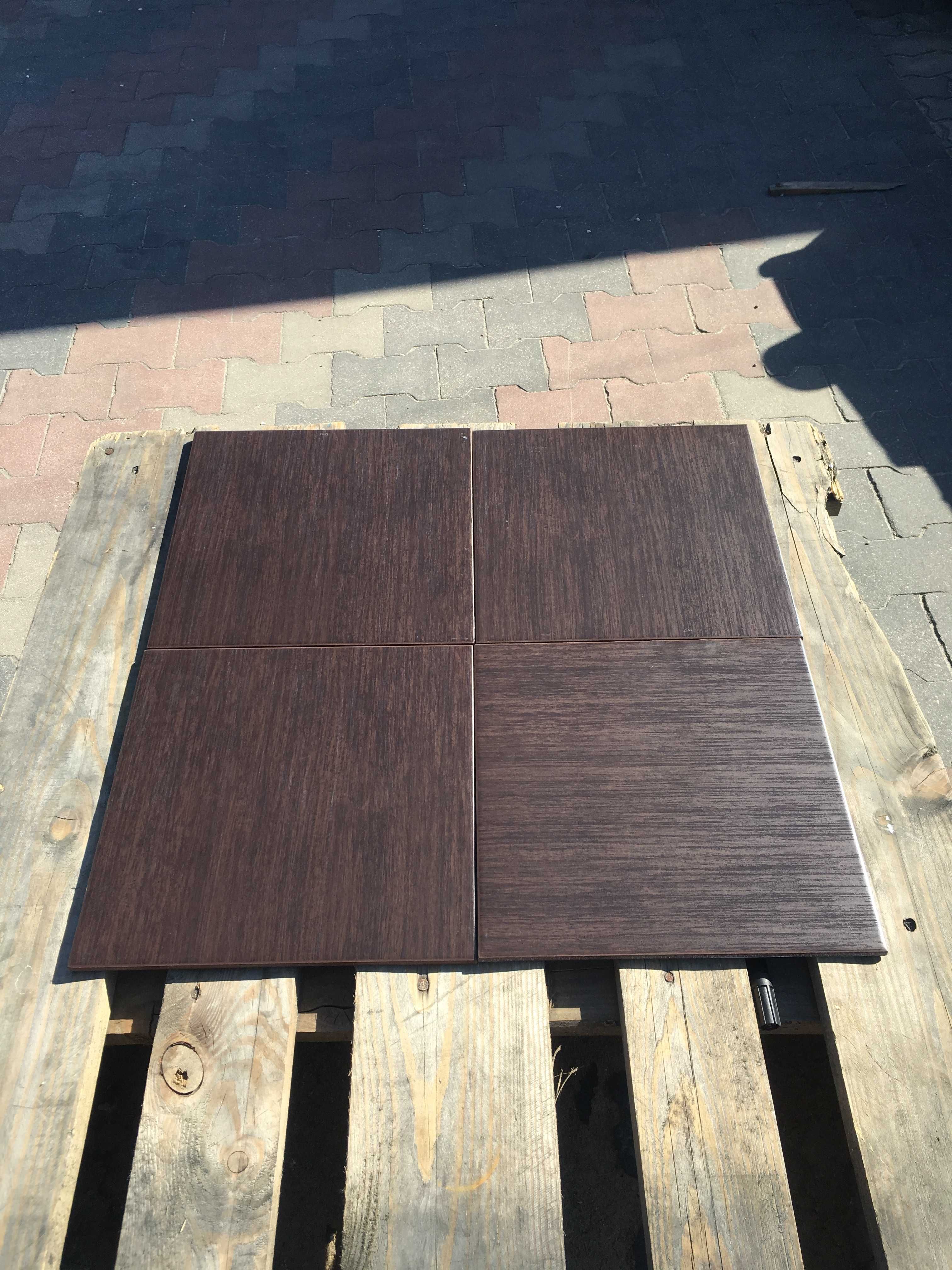 Terakota foresta wenge 29,2x29,2 firmy BASIC LINE