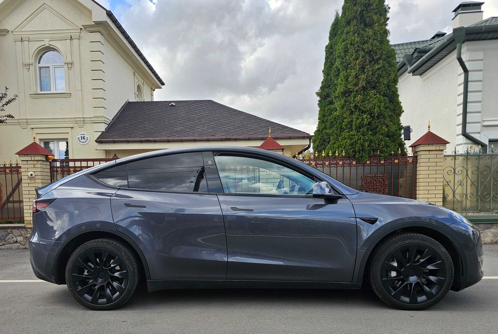 Tesla Model Y 2023 Long Range Dual Motor