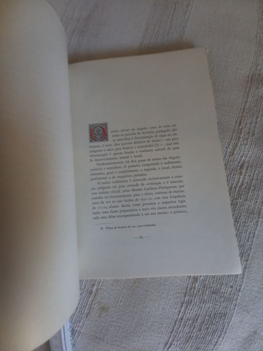 Livro antigo sobre Angola