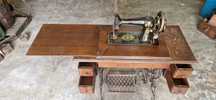 Máquina de Costura Antiga Singer com móvel