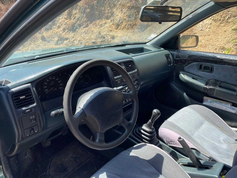 Nissan Almera 2.0D Comercial 1996 - a andar, ideal para peças.