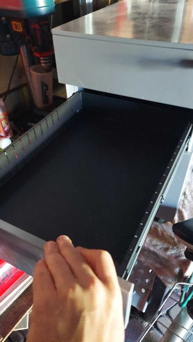 Sprzedam szafki metalowe 3 szuflady wysuwane na kółkach