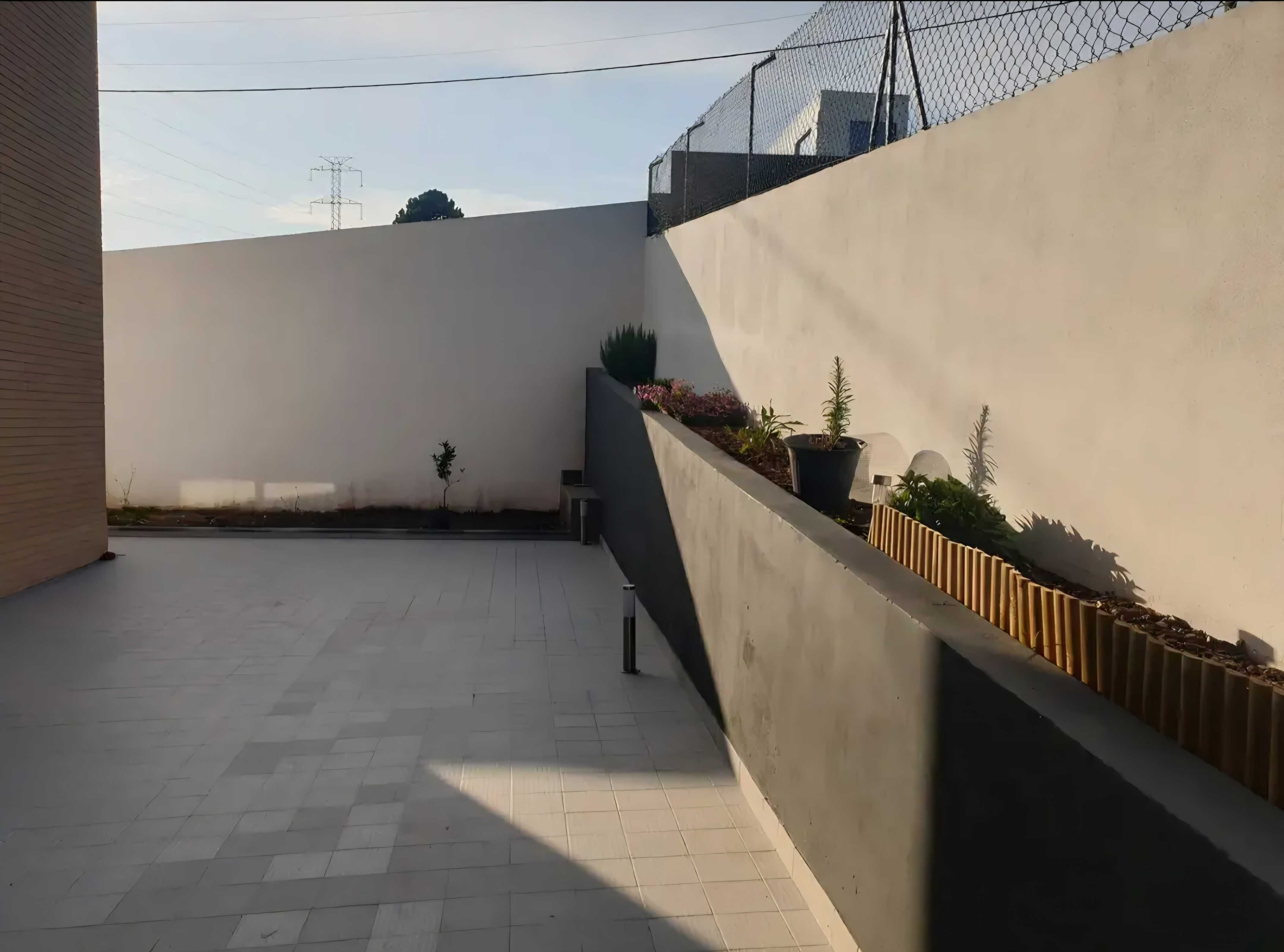 Arrenda-se T2 - Campo/Sobrado c/ Terraço