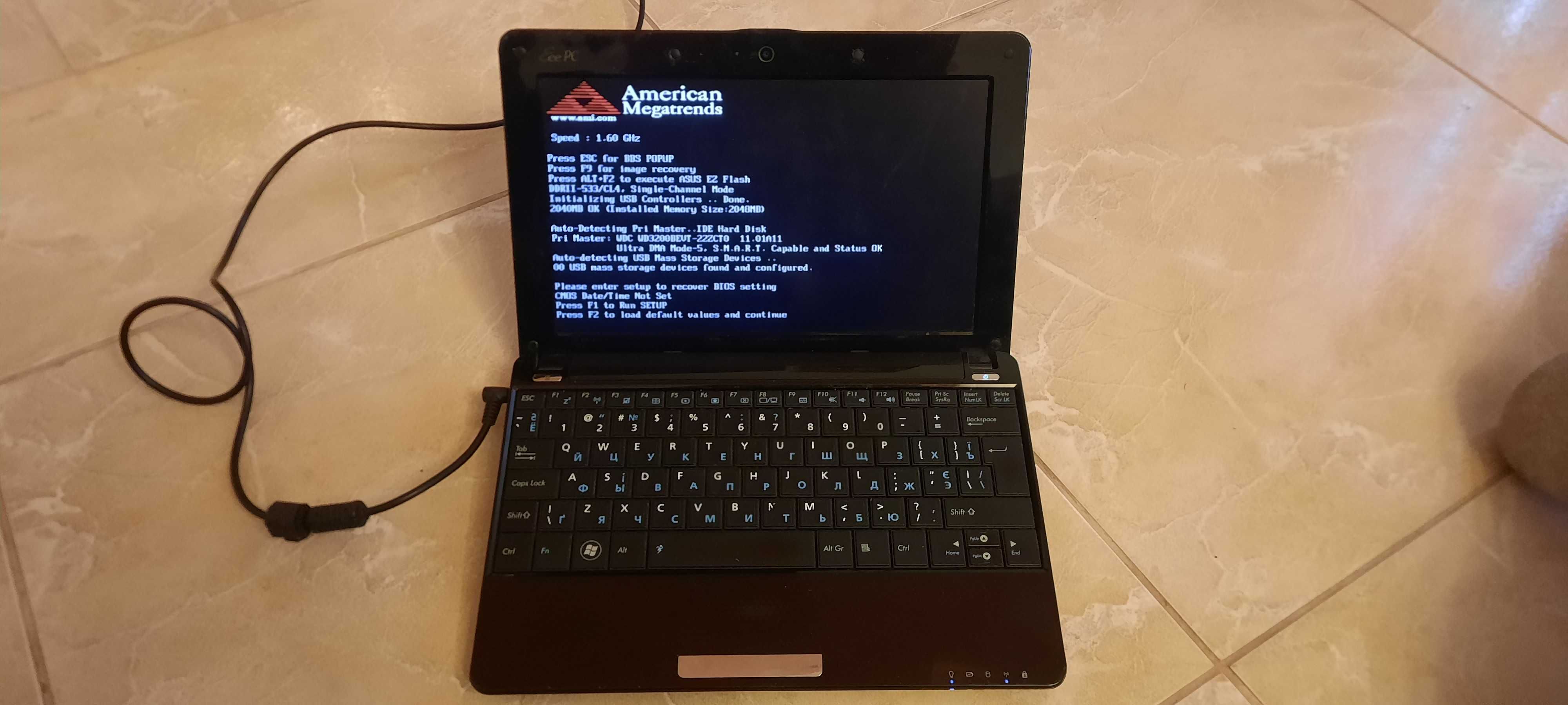 ASUS Eee PC 1005HA 10.1" ,робочий.