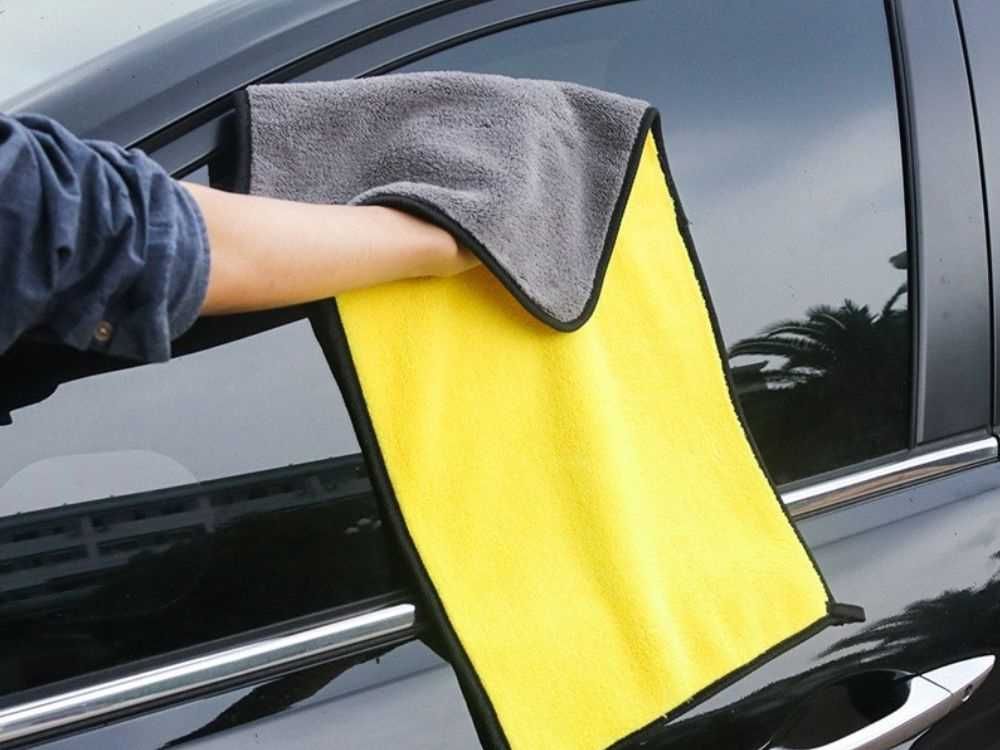 Duża ścierka z mikrofibry do samochodu szyb uniwersalna 60x90 chłonna