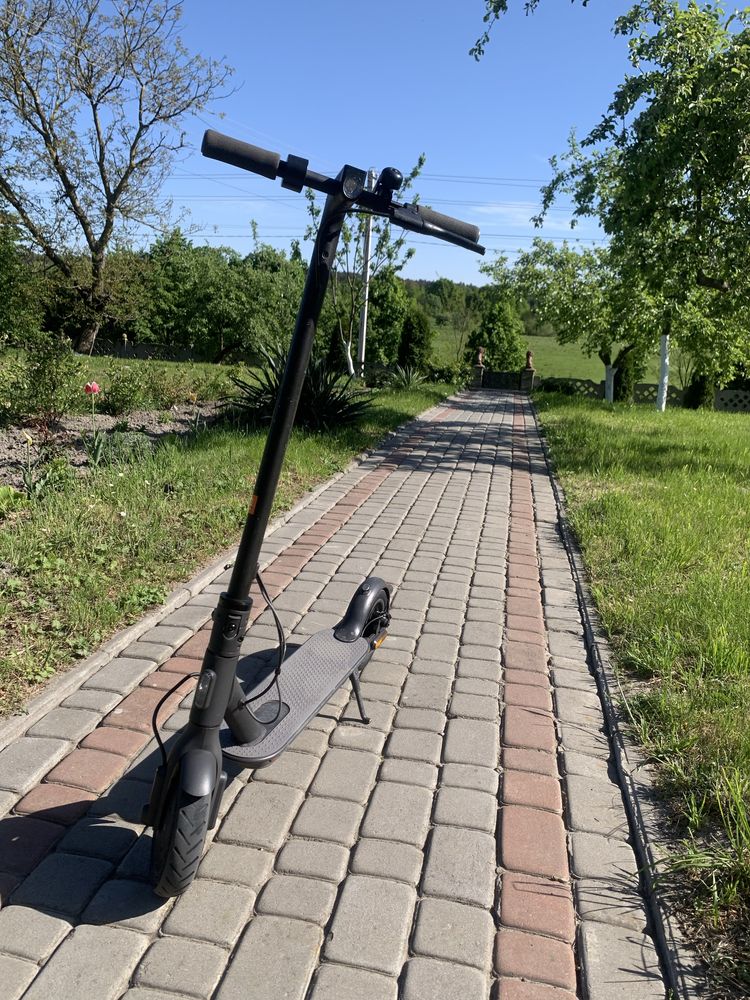 Електросамокат Xiaomi Mi Electric Scooter Essential Black Xiaomi