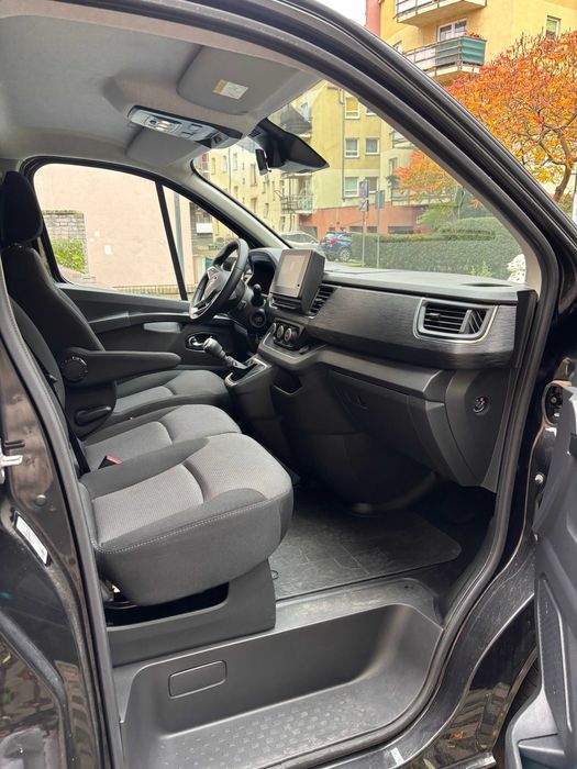 Wypożyczalnia Wynajem bus 9 osobowy Renault Trafic long 2024r.