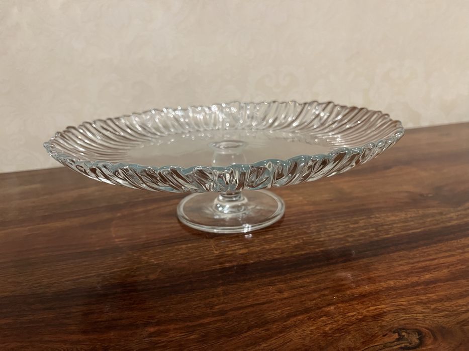 Zestaw naczyń deserowych.