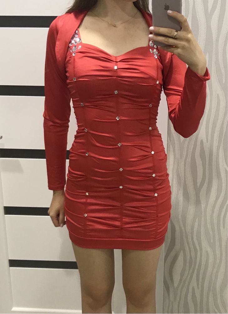 Платье красное облегающее