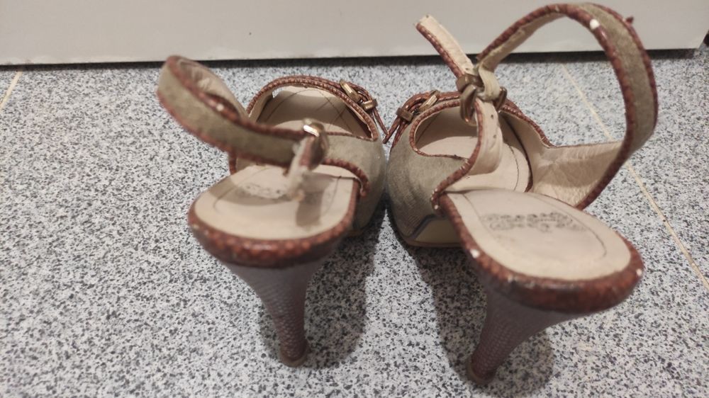 Sandália de salto alto tam.36