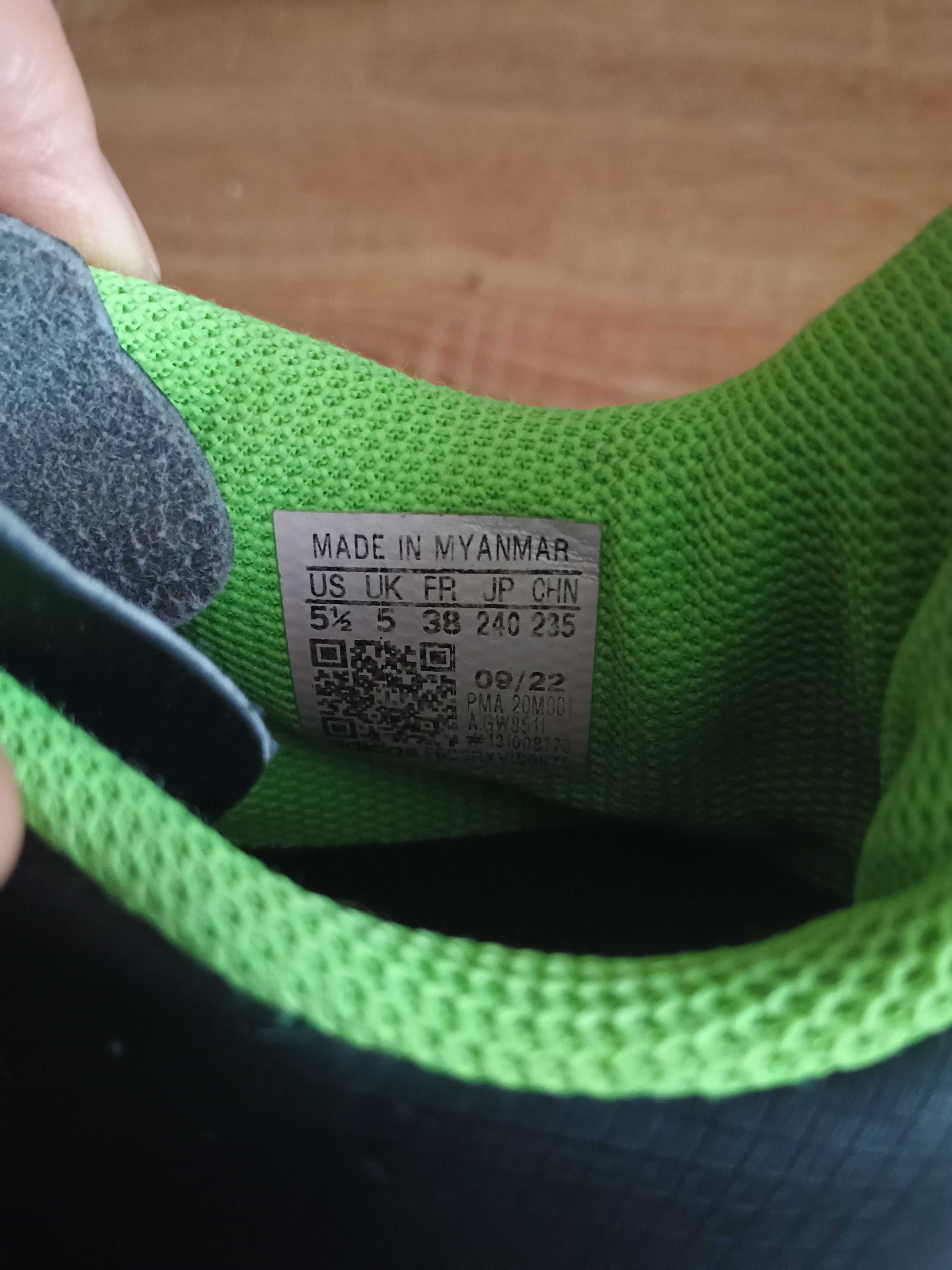 Buty halowe chłopięce r.38