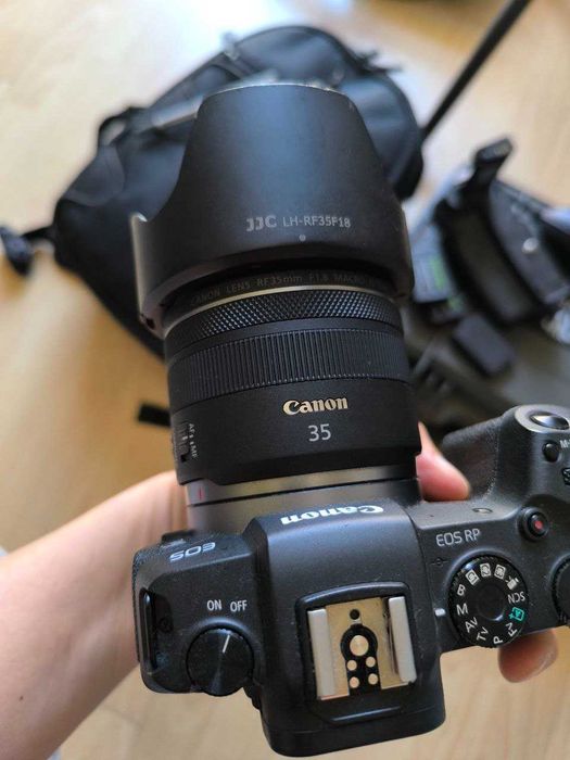 Maquina fotográfica - Canon RP - Mirrorless + Lente RF35mm