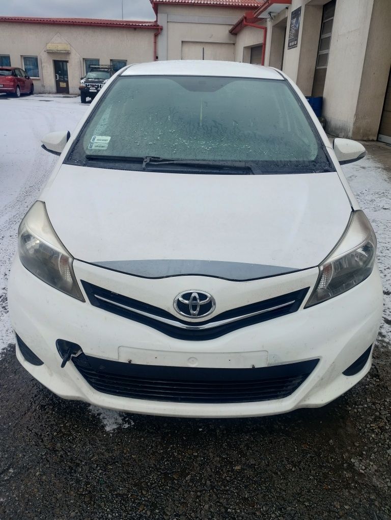 maska błotnik przedni pas yaris 3 lampy przednie deska rozdzielcza oś