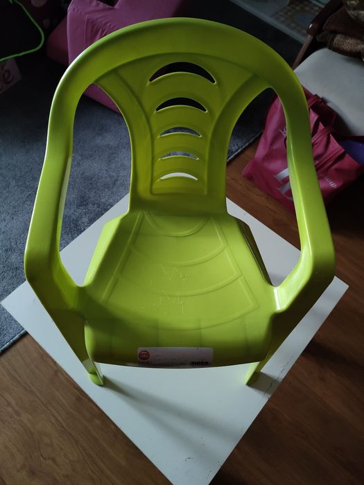 Ikea lack i krzesełko plastikowe