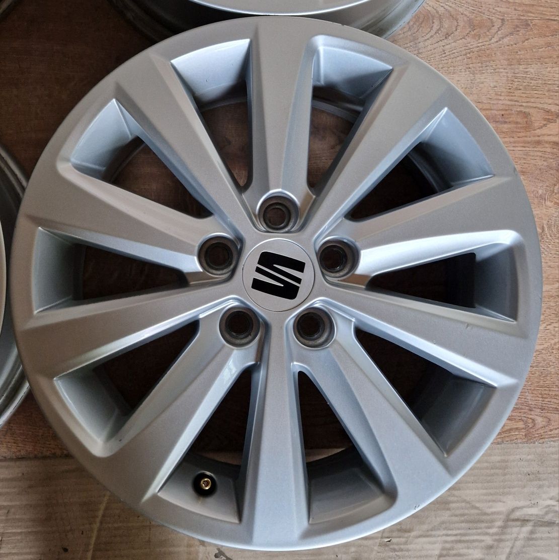 Диски SEAT R15 5x100 ET40 для Ibiza Leon Golf 4 Octavia A3
