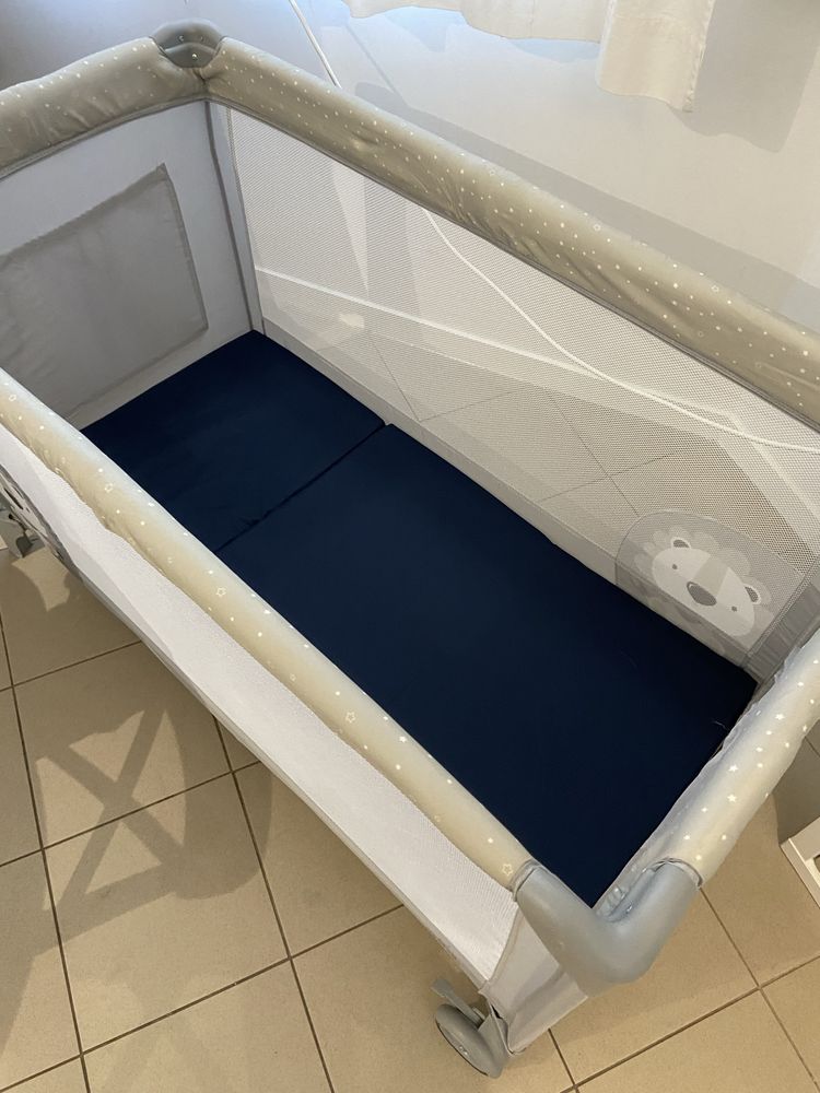 Vende-se cama de viagem dobrável para bebé
