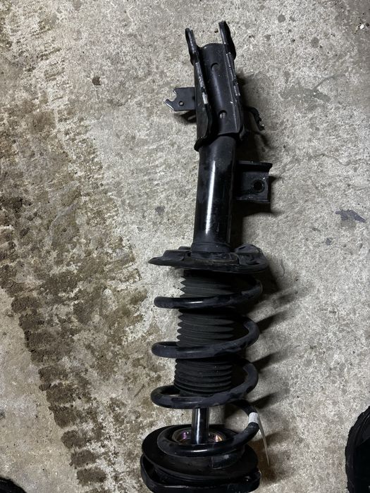 Стойка права ford mustang mach e