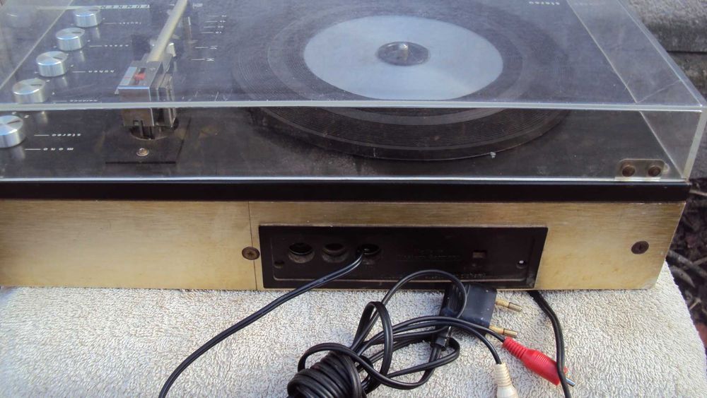 Рабочий проигрыватель виниловых пластинок TELEFUNKEN винтаж