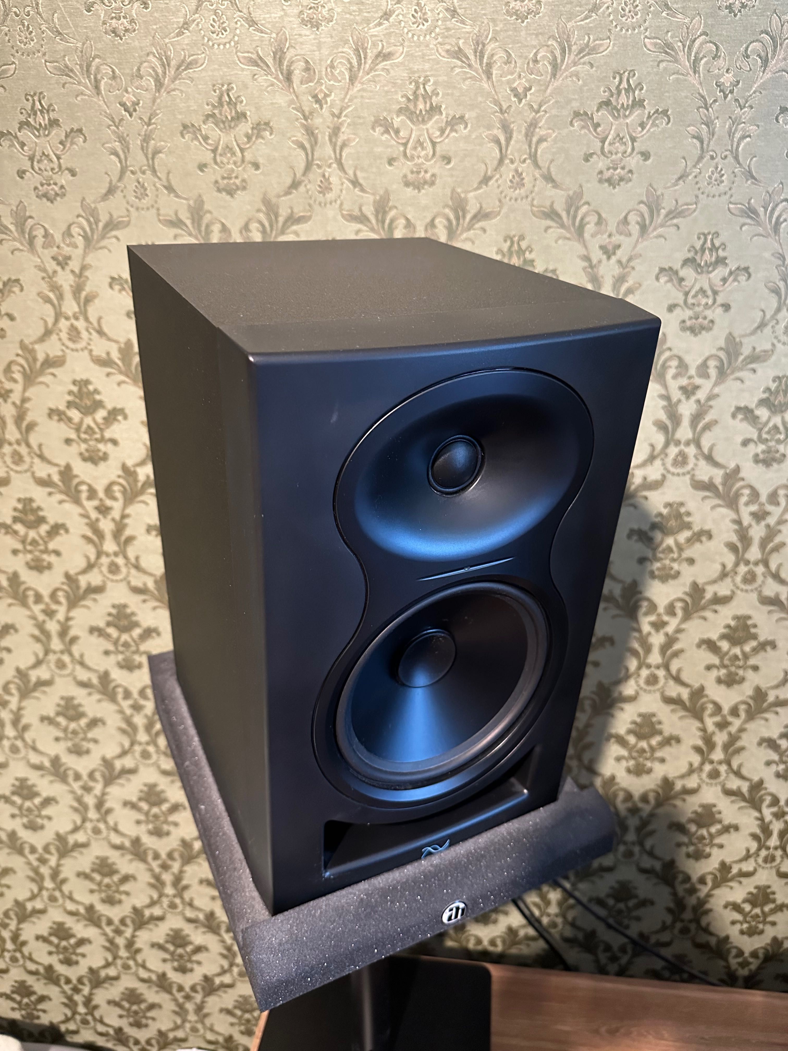 Monitory studyjne KaliAudio LP-6 + statyw + gąbka wygłuszającą + kable