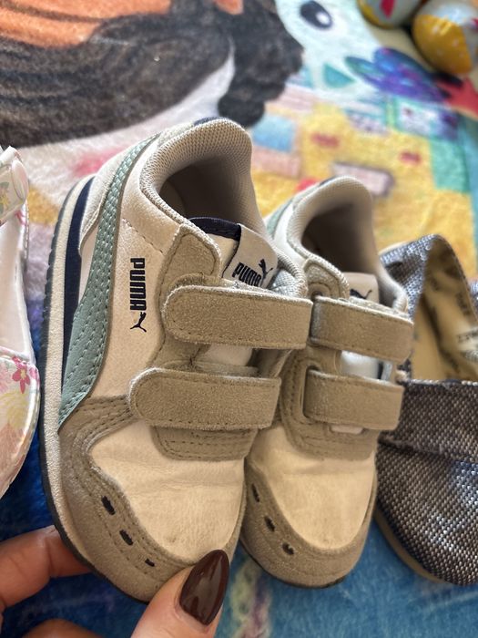 Sapatos/Tenis de criança