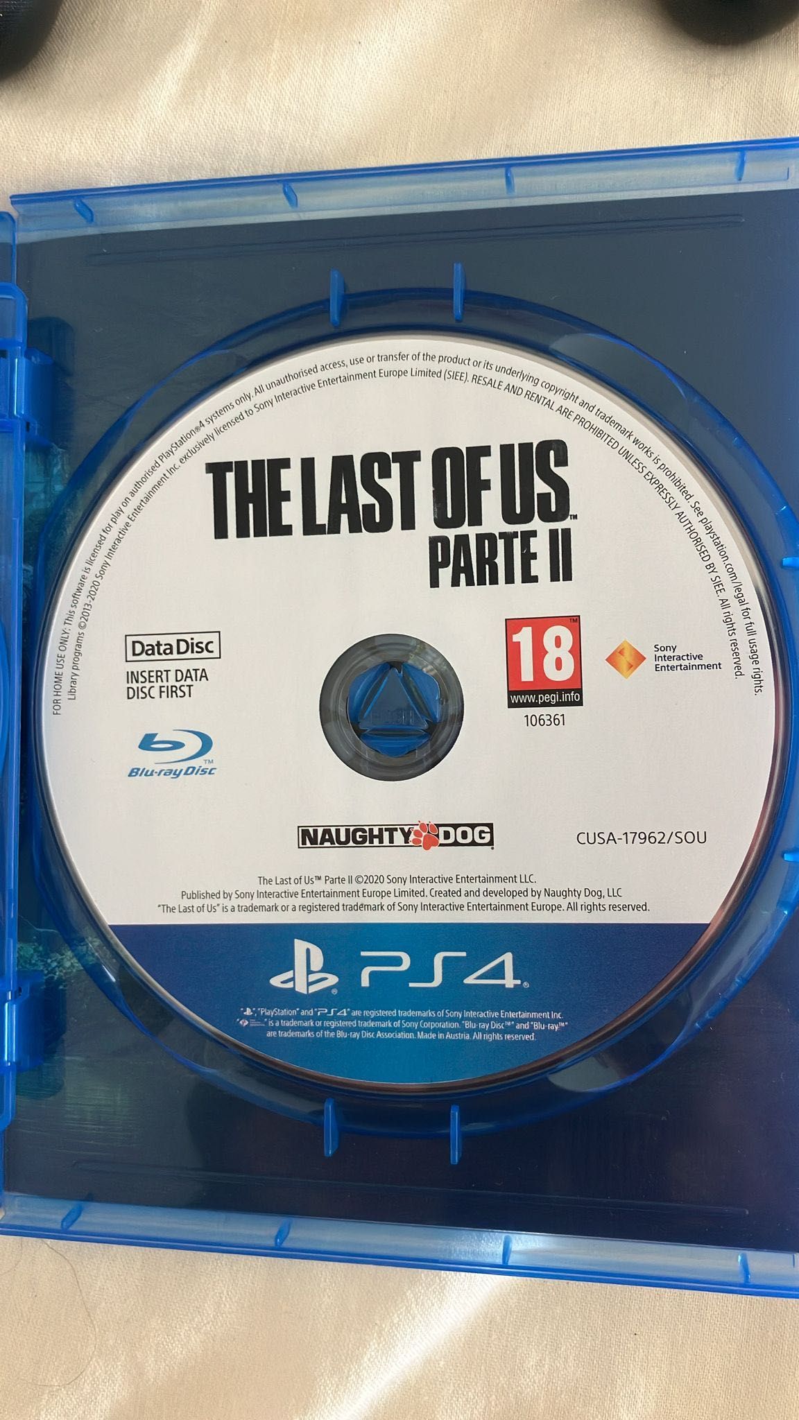 PS4 1TB + comando+ The Last of Us2