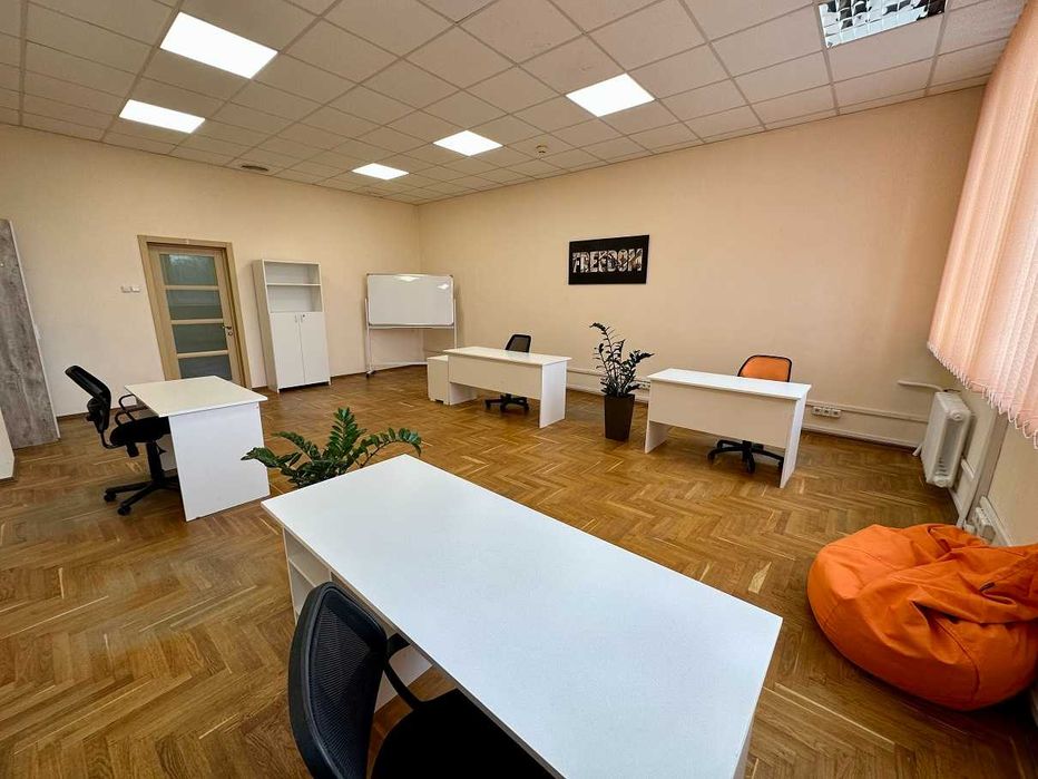 Офіс в БЦ, площа 54 м.кв., з меблями, метро Дорогожичі, власник