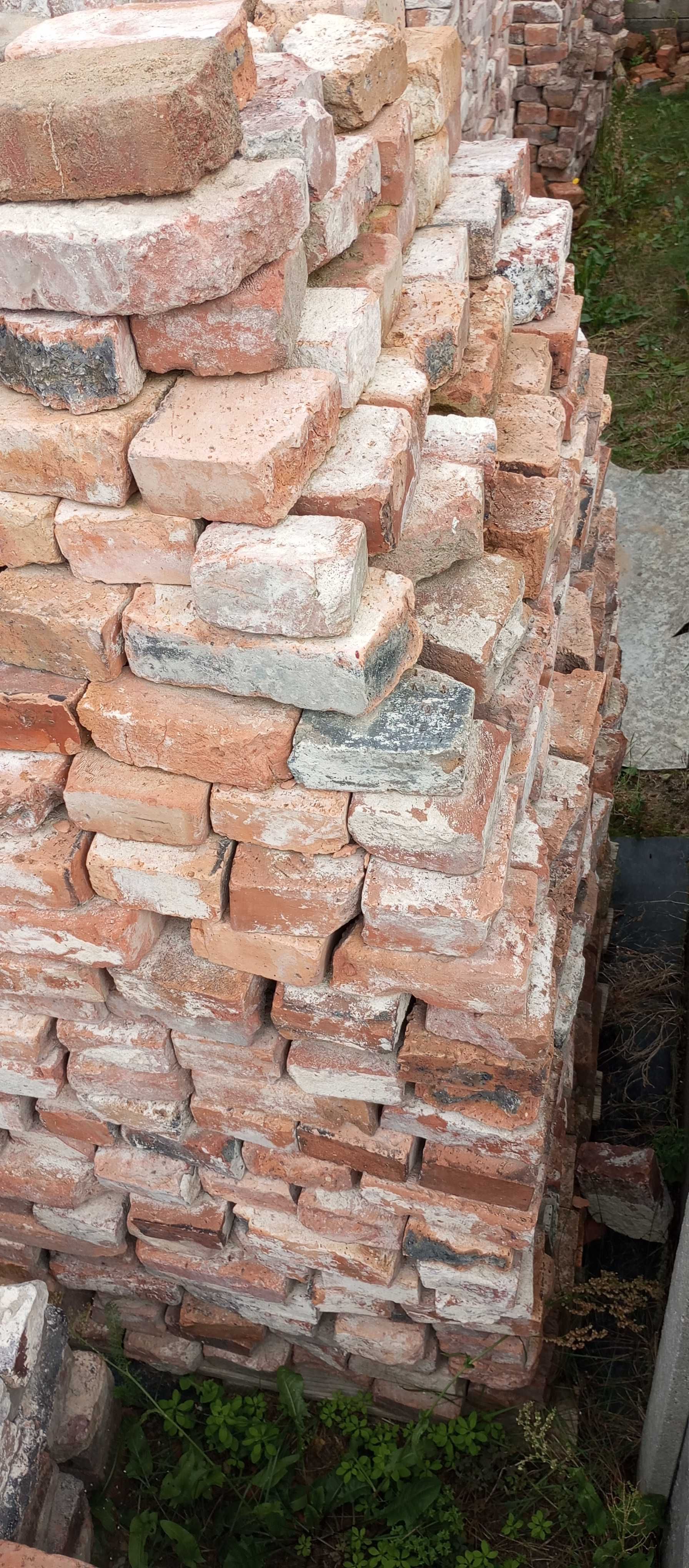 cegły  z rozbiórki starego domu około 1/2 i 3/4  BARDZO DUŻA  ilość