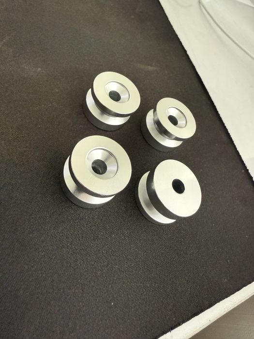 Podkładki dystansowe pod kufer rolki dystanse shad sw motech