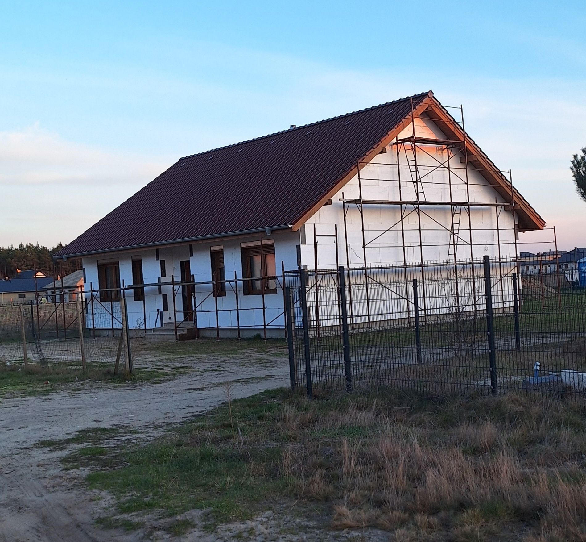 Budowa domów/Elewacje/wykończenia wnętrz/Malowanie natryskowe/