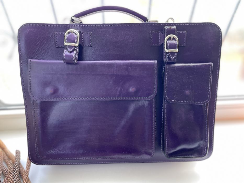 Шкіряний портфель з італії в супер кольорі.