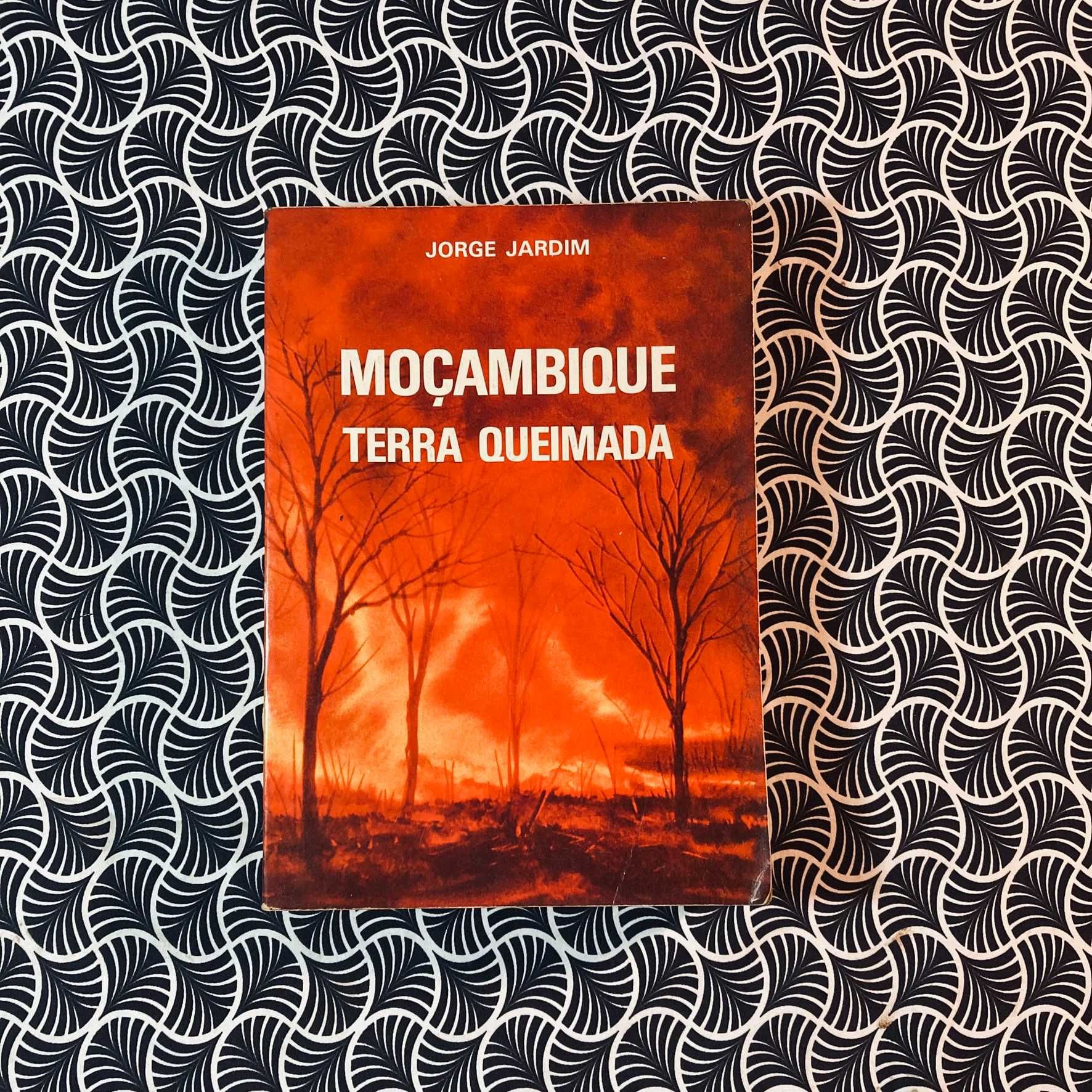 Moçambique Terra Queimada - Jorge Jardim
