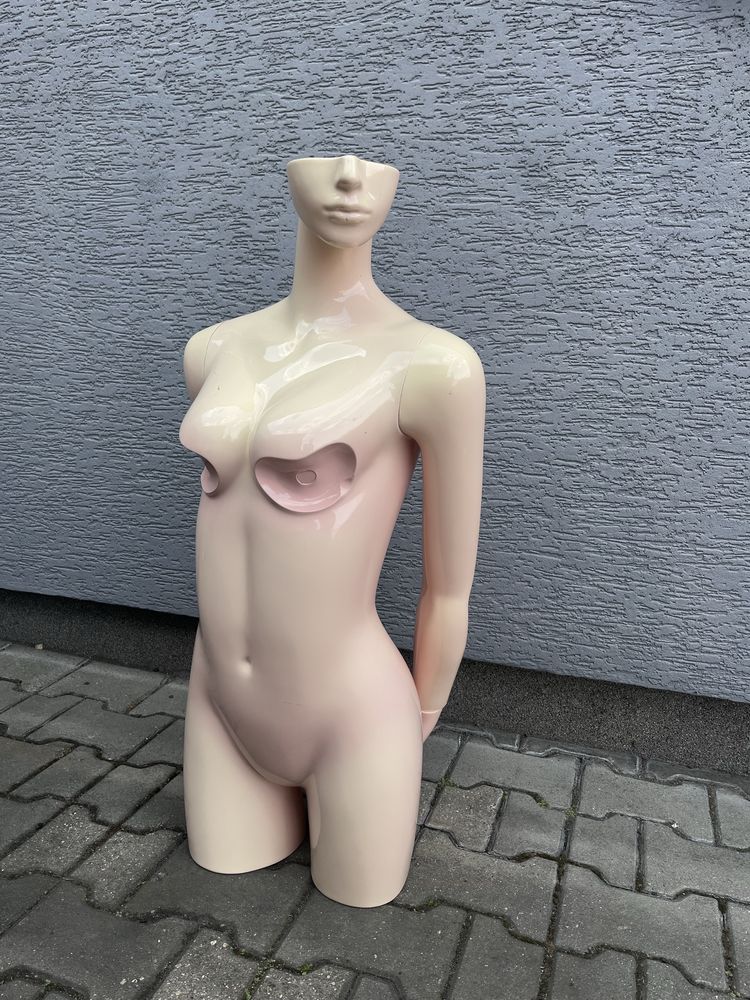 Manekiny siedzące oraz stojące