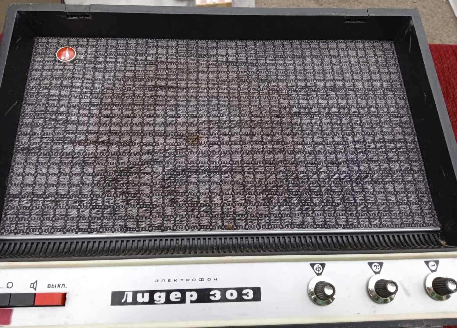 Электрофон транзисторный ''Лидер-303''