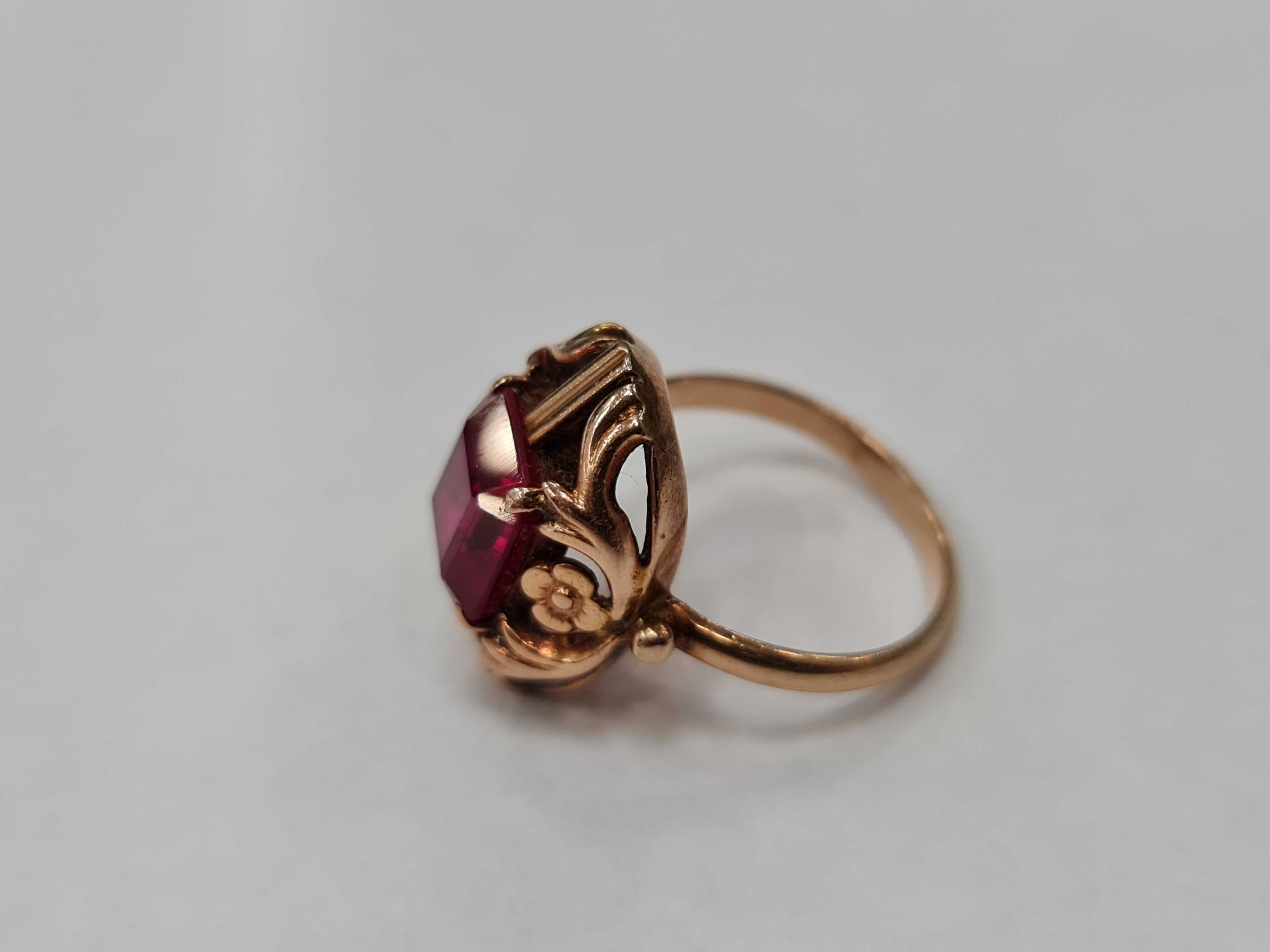Złoty pierścionek damski/ 583/ 5.33 gram/ R15.5/ Rosja 1927 - 1958