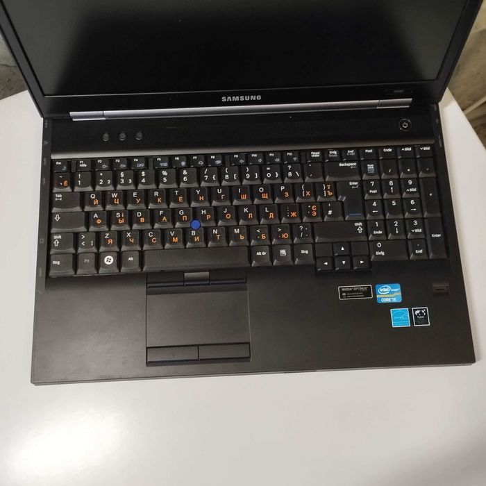 Бюджетный ноутбук Samsung NP-400B |Core i3 | 6/500 гб | батарея 2 часа