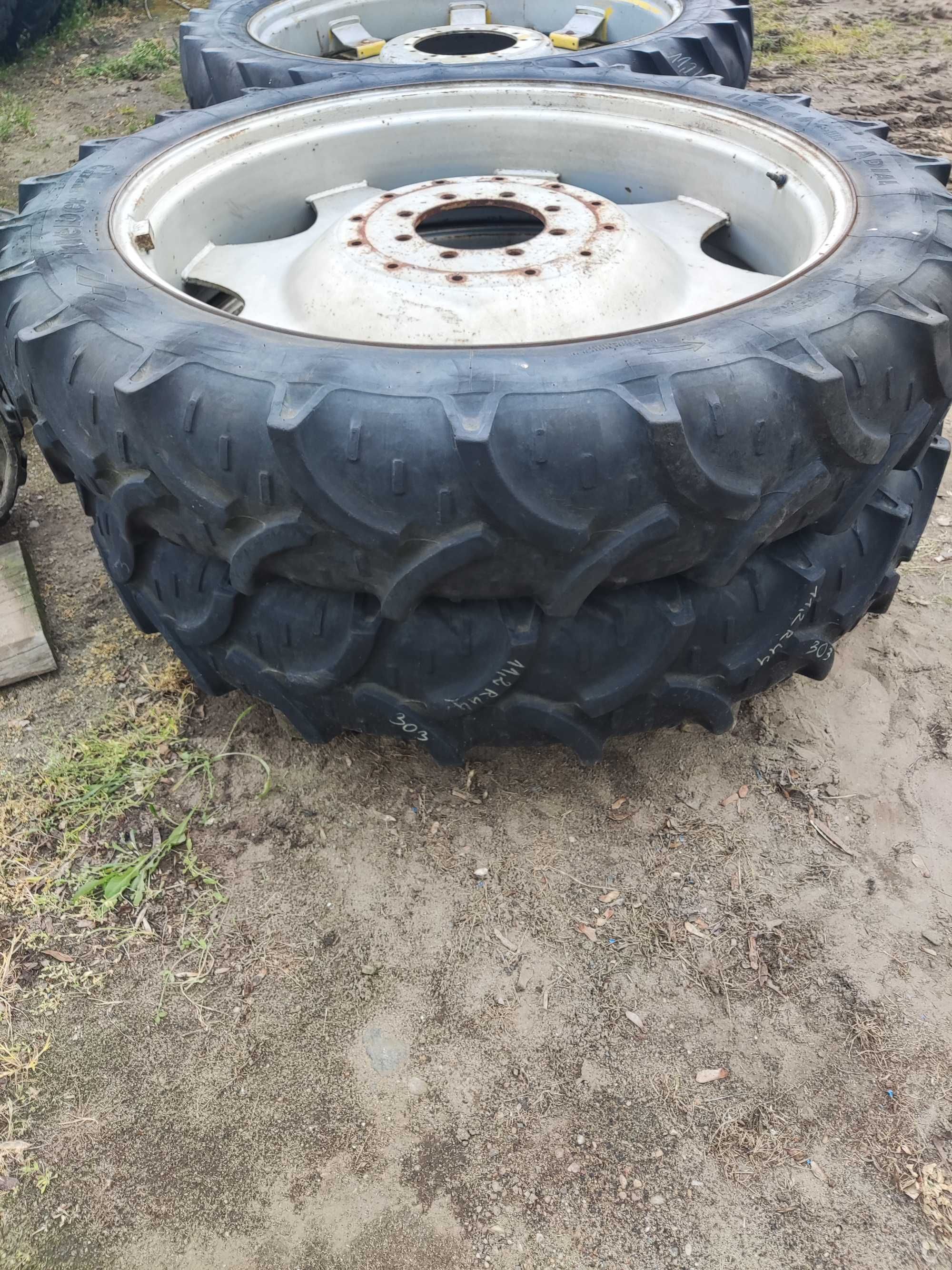 Koła do międzyrzędzi 320/85R28 11,2R28 przód 11,2 R44 tył