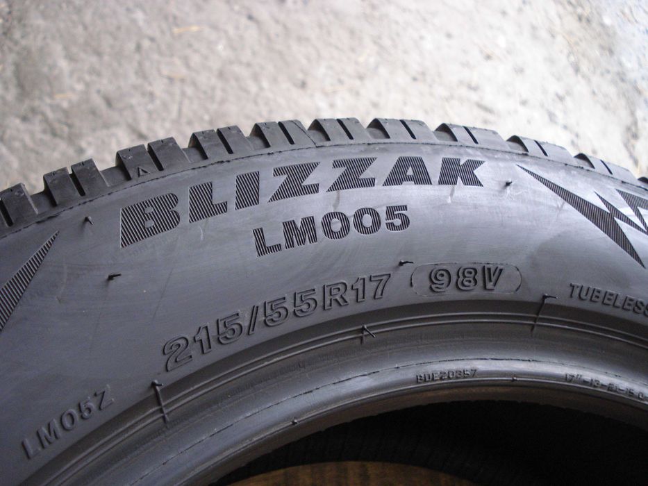 Bridgestone Blizzak LM005  215/55 r 17  2 - sztuki zimowe 2023 rok