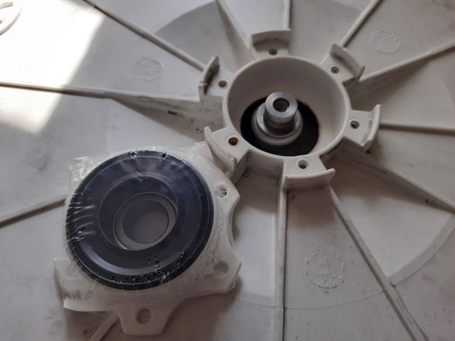 Бак стиральной машины Indesit с вертикальной загрузкой